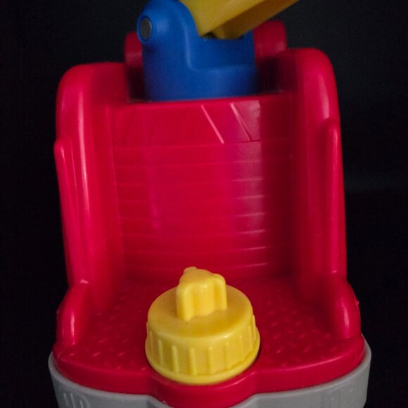 Little People Fisher Price Fire Truck + 3 Little People - Picture 6 of 7